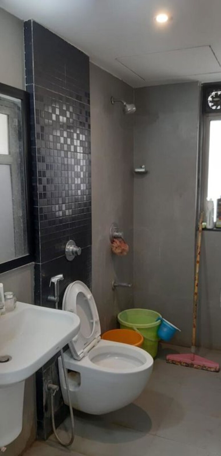 Bathroom, lodha-splendora 1 Bedroom 550 Sq.Ft. Apartment In Ghodbunder Road Thane 10752815