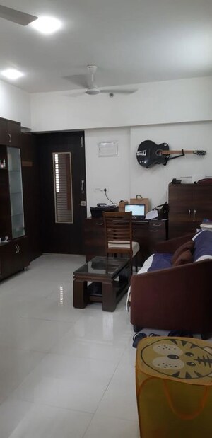 1 BHK Apartment For Rent in Lodha Splendora, Ghodbunder Road