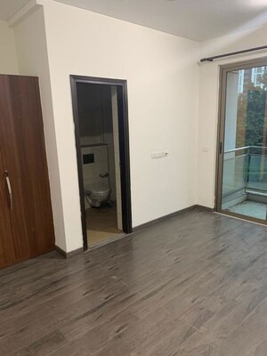 Room in 3 BHK Apartment at Tata Primanti-Executive Apartments, Sector 72 – for Sale