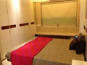 Room in 2 BHK Apartment at Walkeshwar – for Rent