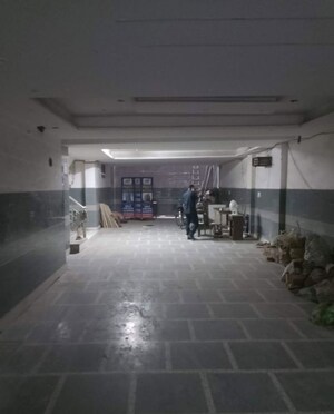 Parking in 2 BHK Builder Floor at Uttam Nagar – for Rent