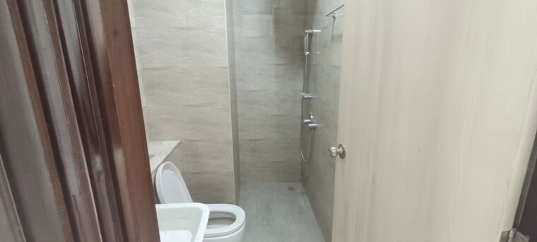 Bathroom, radius-x-bkc 3 Bedroom 1112 Sq.Ft. Apartment In Bandra East Mumbai 10752874