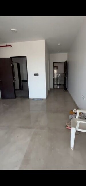 Room in 2 BHK Apartment at Kalpataru Radiance, Goregaon West – for Rent