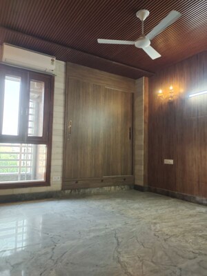 Furnished Amenities in 3 BHK Builder Floor at Sukhdev Vihar – for Rent