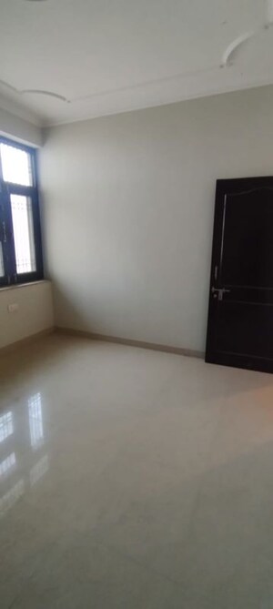 Room in 3 BHK Apartment at Shanti Nagar – for Rent