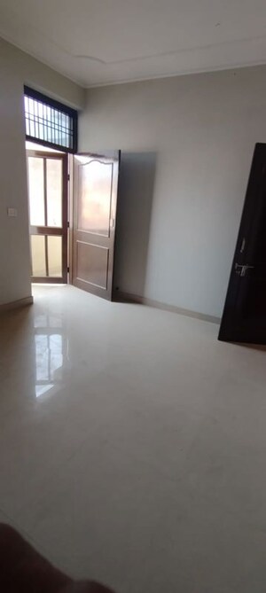 Room in 3 BHK Apartment at Shanti Nagar – for Rent