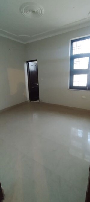 Room in 3 BHK Apartment at Shanti Nagar – for Rent