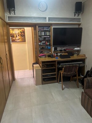 Bedroom in 1 BHK Apartment at Grant Road East – for Rent