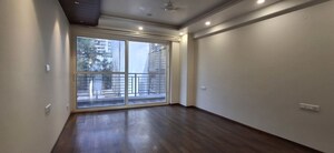 Room in 3 BHK Builder Floor at Sushant Lok I – for Rent