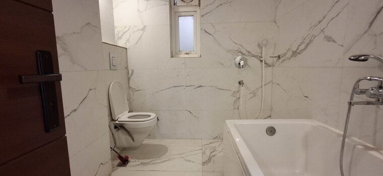 Bathroom, sushant lok i 3 Bedroom 2200 Sq.Ft. Builder Floor In Sushant Lok I Gurgaon 10752991