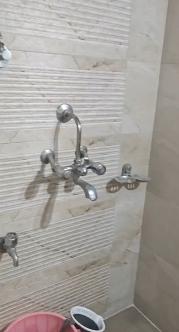 Bathroom, century bazar 1 Bedroom 300 Sq.Ft. Apartment In Century Bazar Mumbai 10752983