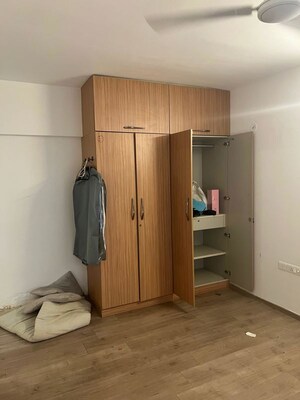 Room in 2 BHK Apartment at Kanakia Paris, Bandra East – for Rent