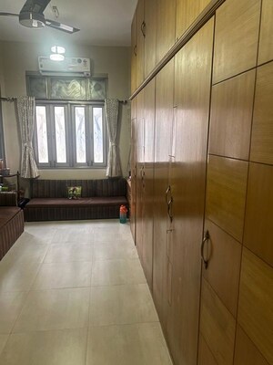 Room in 2 BHK Apartment at Colaba Court, Colaba – for Sale