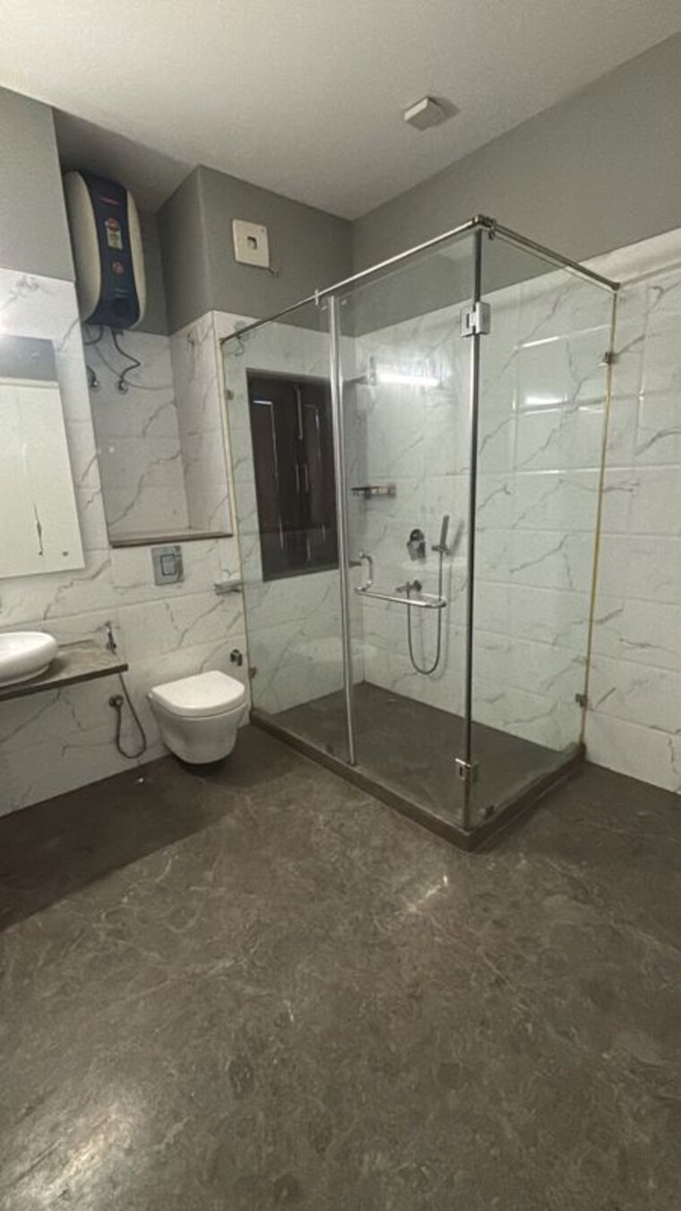 Bathroom, greater kailash ii 2.5 Bedroom 217 Sq.Yd. Builder Floor In Greater Kailash ii Delhi 10753127