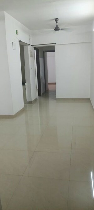 Room in 2 BHK Apartment at Dahisar East – for Rent