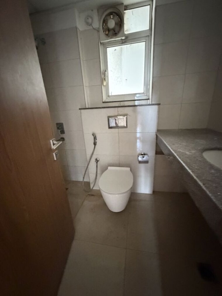 Bathroom, jm-orchid 3.5 Bedroom 1762 Sq.Ft. Apartment In Sector 76 Noida 10753126