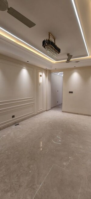 Room in 3 BHK Builder Floor at East Of Kailash – for Sale
