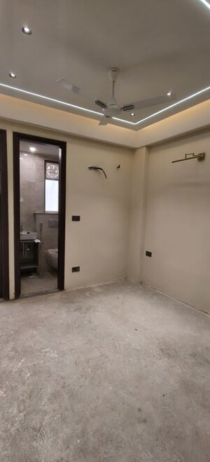 Room in 3 BHK Builder Floor at East Of Kailash – for Sale