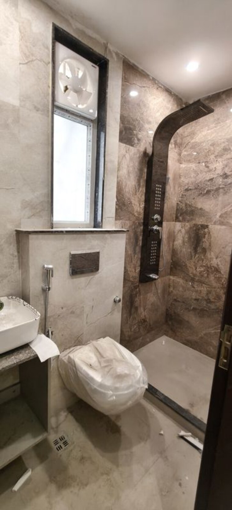 Bathroom, east of kailash 3 Bedroom 1125 Sq.Ft. Builder Floor In East Of Kailash Delhi 10753149