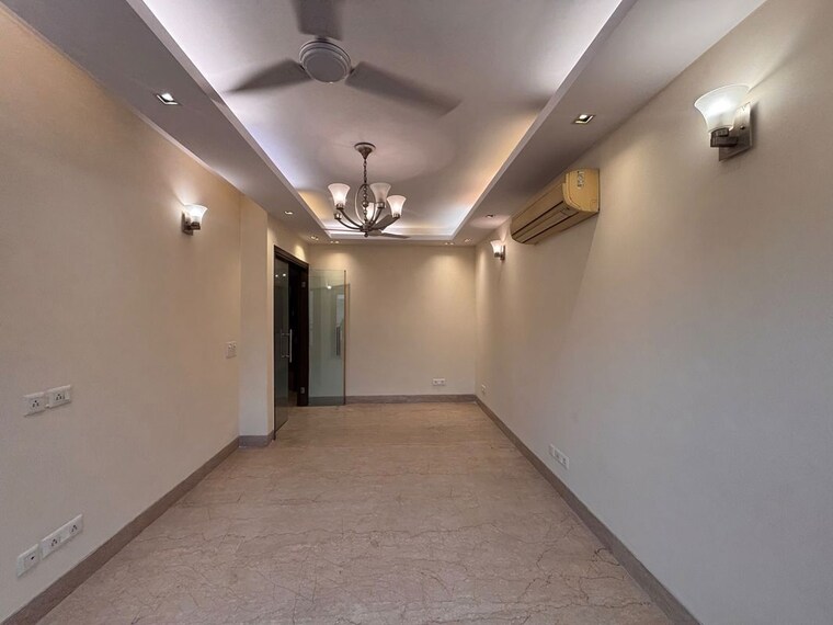 Room, greater kailash i 3 Bedroom 208 Sq.Yd. Builder Floor In Greater Kailash I Delhi 10753151