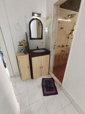 Common Area in 2 BHK Apartment at Lokhandwala Complex – for Rent