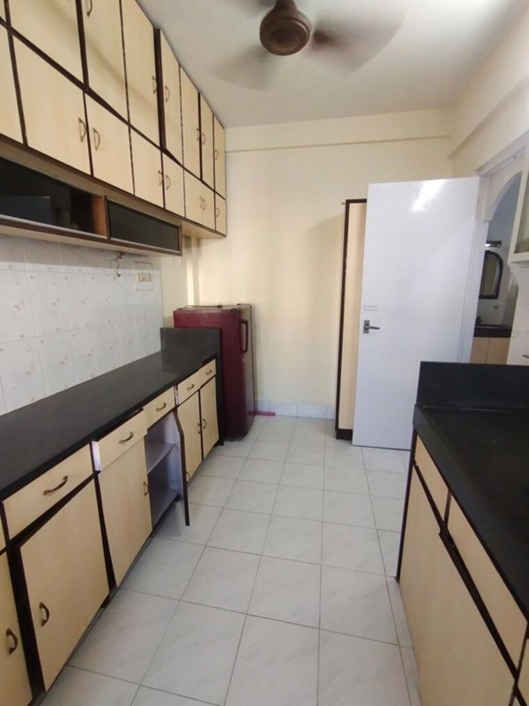 Kitchen, lokhandwala complex 2 Bedroom 750 Sq.Ft. Apartment In Lokhandwala Complex Mumbai 10753241
