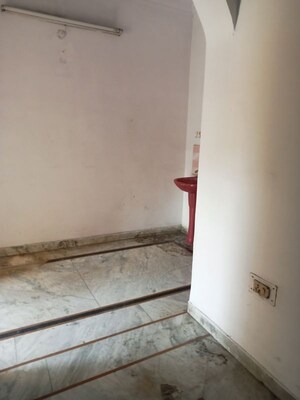 Room in 1 BHK Builder Floor at Gomti Nagar – for Rent