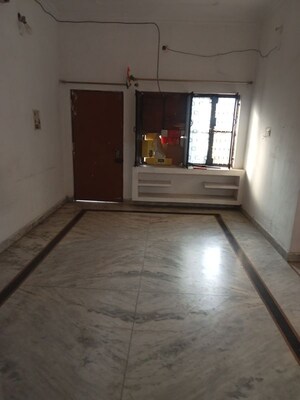 Room in 1 BHK Builder Floor at Gomti Nagar – for Rent