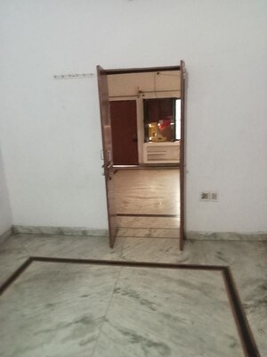 Room in 1 BHK Builder Floor at Gomti Nagar – for Rent