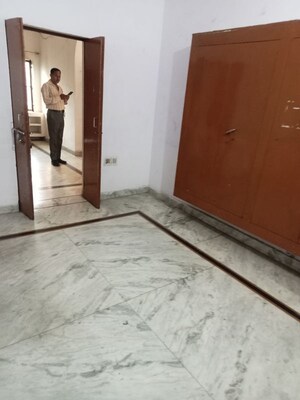Room in 1 BHK Builder Floor at Gomti Nagar – for Rent