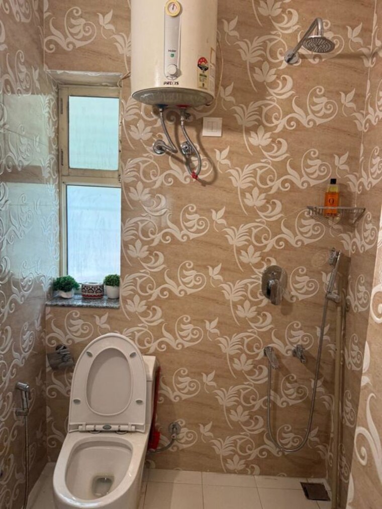 Bathroom, saket 3 Bedroom 1600 Sq.Ft. Builder Floor In Saket Delhi 10753325