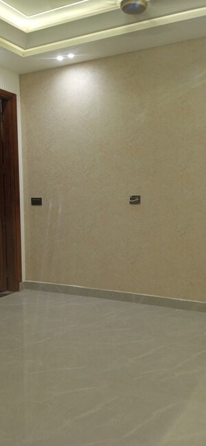 Room in 3 BHK Builder Floor at Palam – for Rent