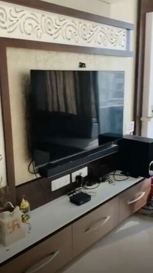 Team Area in 4 BHK Apartment at Parsvnath Planet Plaza, Gomti Nagar – for Rent