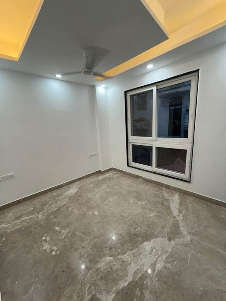 Master Bedroom, chittaranjan park 3 Bedroom 160 Sq.Yd. Builder Floor In Chittaranjan Park Delhi 10753368