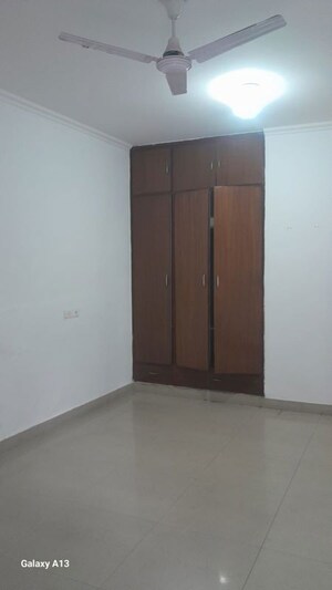 Room in 3 BHK Builder Floor at Unitech South City II, Sector 50 – for Rent