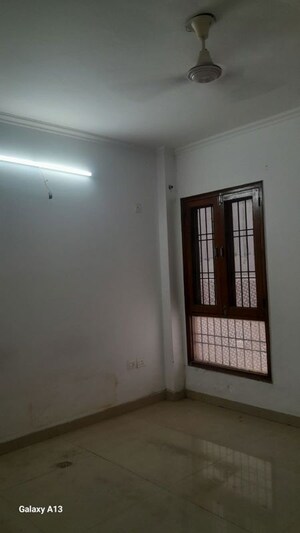 Room in 3 BHK Builder Floor at Unitech South City II, Sector 50 – for Rent