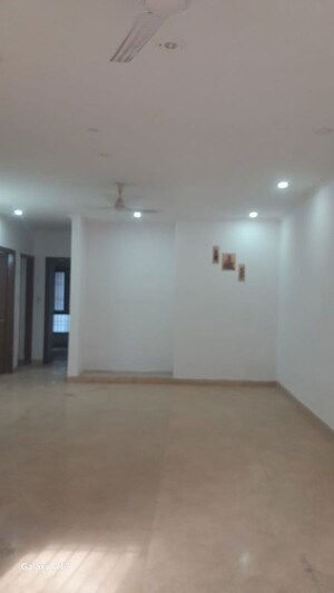 Room in 3 BHK Builder Floor at Unitech South City II, Sector 50 – for Rent
