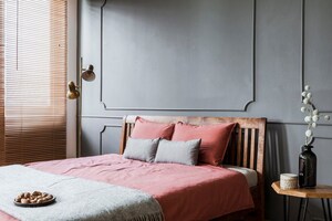 Bedroom in 6+ BHK Independent House at Shalimar Bagh – for Sale