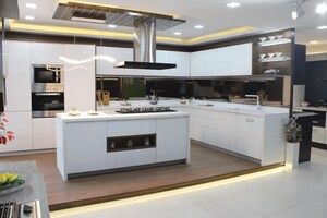 Kitchen in 6+ BHK Independent House at Shalimar Bagh – for Sale