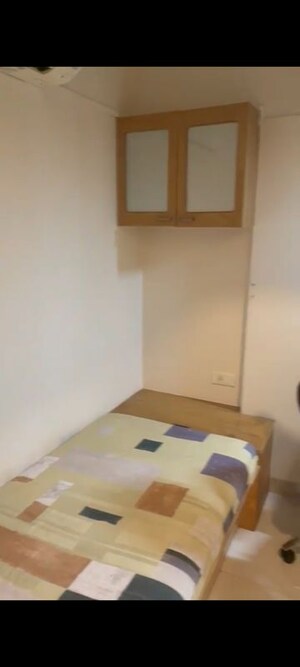 Room in 2 BHK Apartment at Aaradhana Chs Lokhandwala, Lokhandwala – for Rent