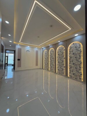 Building Lobby in 3.5 BHK Builder Floor at Arya Pura – for Sale