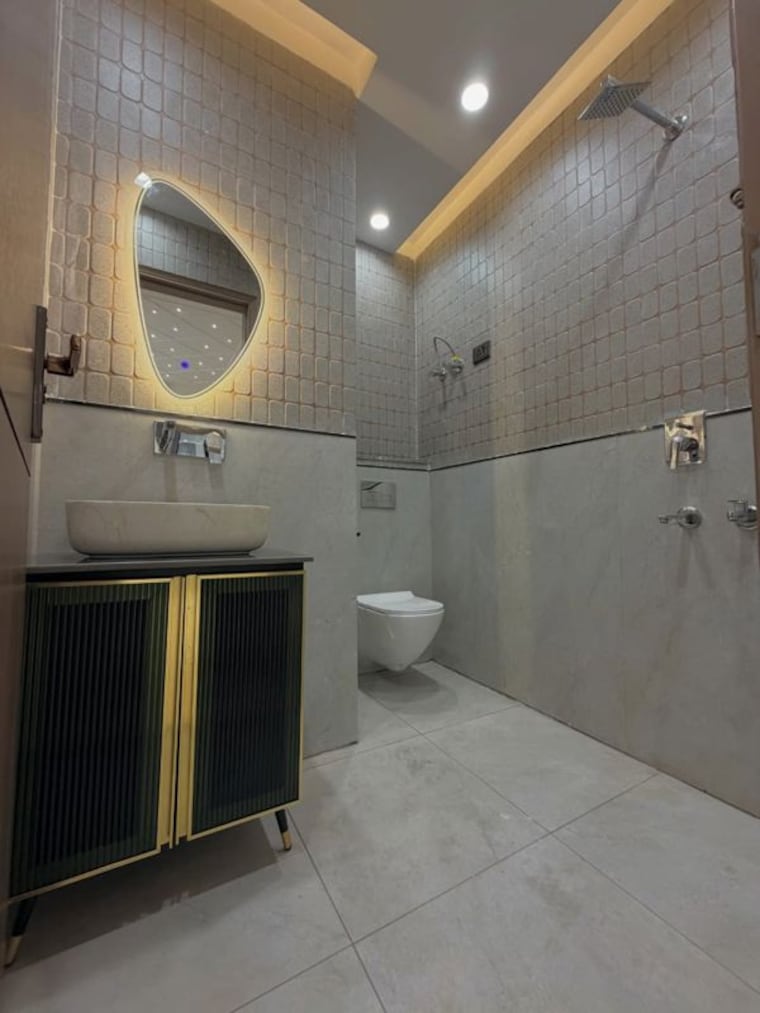 Bathroom, arya pura 3.5 Bedroom 110 Sq.Yd. Builder Floor In Arya Pura Delhi 10753567