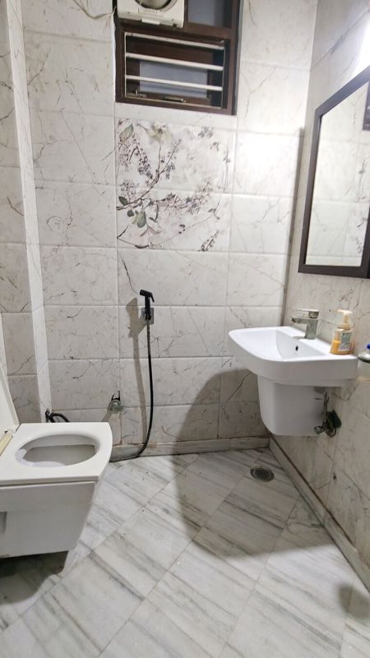 Bathroom, malviya nagar 1 RK 500 Sq.Ft. Builder Floor In Malviya Nagar Delhi 10753573