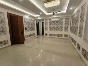 Room in 3 BHK Apartment at Raj One Good Earth, Sector 71 – for Rent
