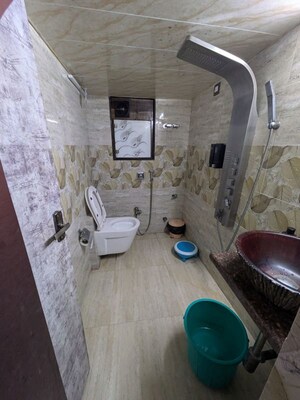Team Area in 2 BHK Apartment at Andheri CHS, Andheri West – for Rent