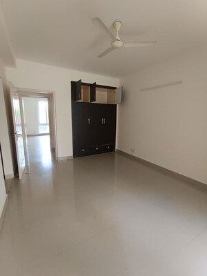 Room in 3.5 BHK Apartment at GPL Eden Heights, Sector 70 – for Rent