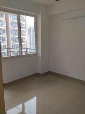 Room in 2 BHK Apartment at Pyramid Elite, Sector 86 – for Rent