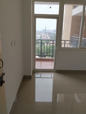 Room in 2 BHK Apartment at Pyramid Elite, Sector 86 – for Rent