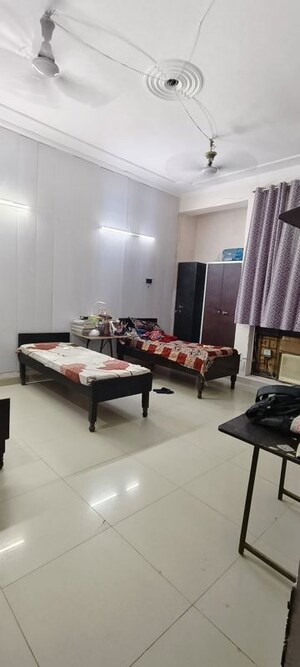 Living Room in  Pg at Sector 39 – for Rent