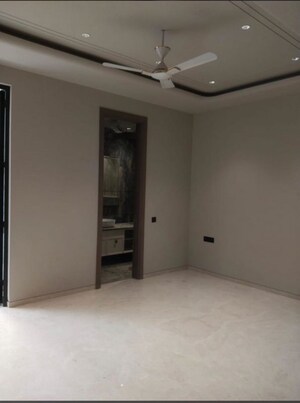 Room in 3 BHK Builder Floor at Kailash Hills – for Sale